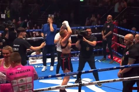 boxer that flashed crowd|VIDEO: Boxer Flashes Crowd After First Win